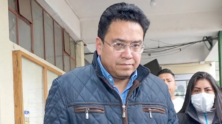 El ex ministro de Justicia, César Siles se presentó voluntariamente en la FELCC./ APG