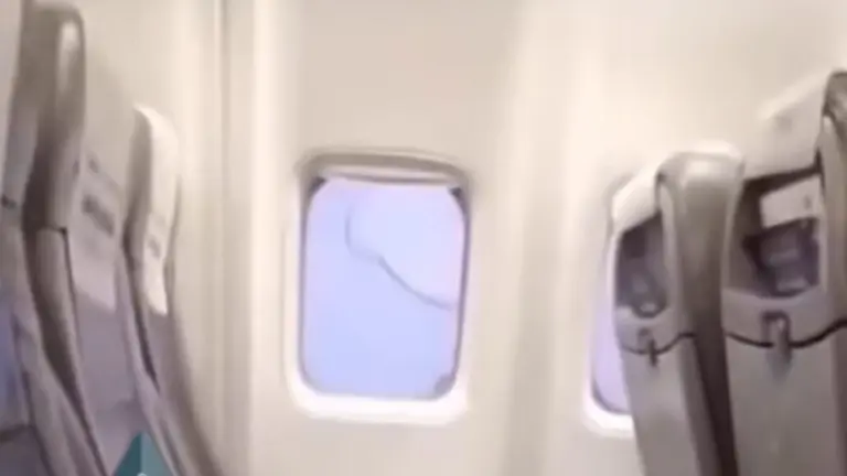 Un avi&oacute;n de Boliviana de Aviaci&oacute;n (BoA) aterriz&oacute; en el aeropuerto internacional de Viru Viru con un vidrio roto. CAPTURA DE PANTALLA