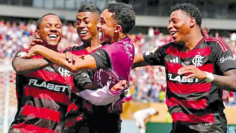 Jugadores de Flamengo celebrando la clasificaci&oacute;n./  EL MUNDO