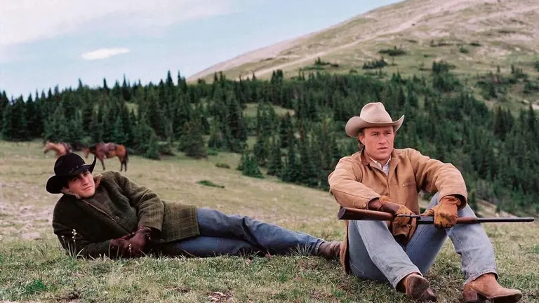 Jake Gyllenhaal y Heath Ledger, en una escena de la pel&iacute;cula dirigida por Ang Lee. FILMFILICOS