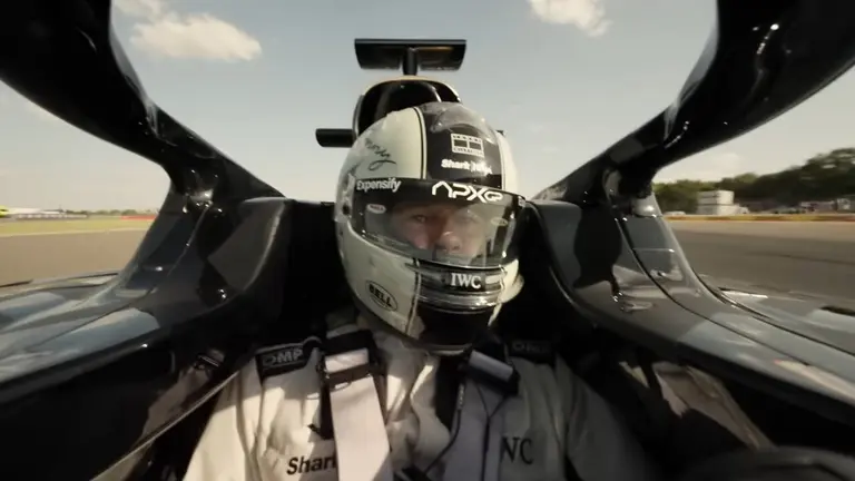 Brad Pitt en una escena de 'F1'. MOTOR1