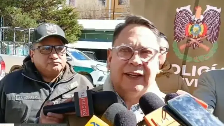 El viceministro de R&eacute;gimen Interior, Jhonny Aguilera, informa sobre los 5 detenidos en posesi&oacute;n de explosivos en Llallagua. CAPTURA DE PANTALLA