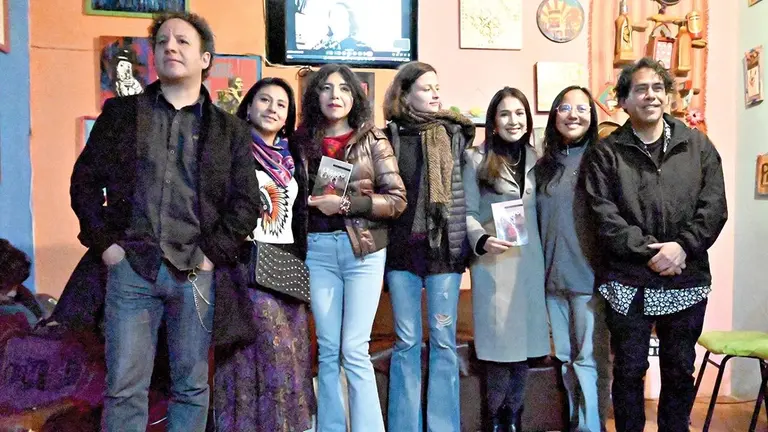 Algunos de los 16 autores en ocasión de la presentación de &ldquo;Legado Ancestral&rdquo;./  FRANZ CH&Aacute;VEZ