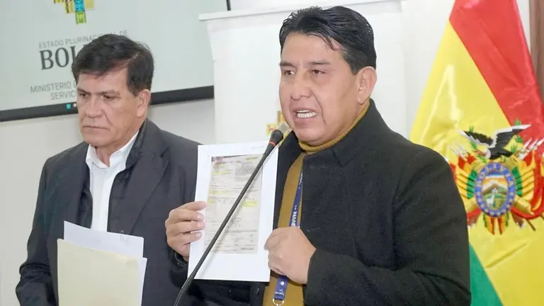 El gerente de BoA, Mario Borda, y el director de Naabol, Elmer Pozo, en conferencia de prensa./ APG