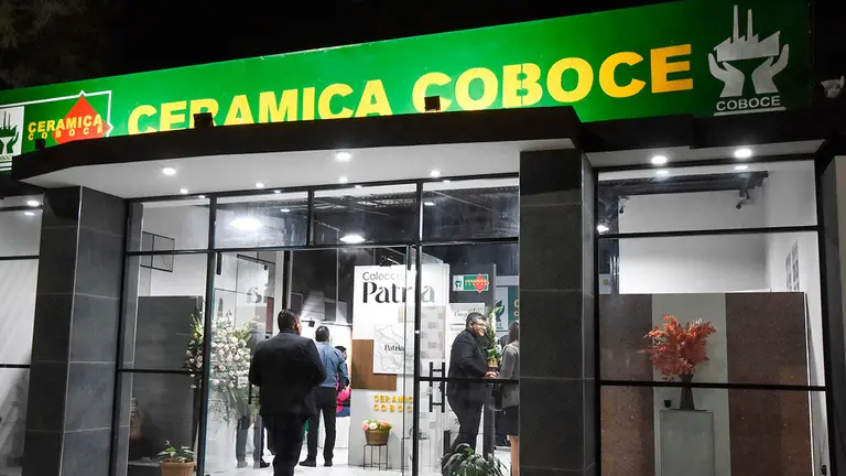 Inauguraci&oacute;n de la nueva sala de ventas de Cer&aacute;mica COBOCE. DICO SOL&Iacute;S