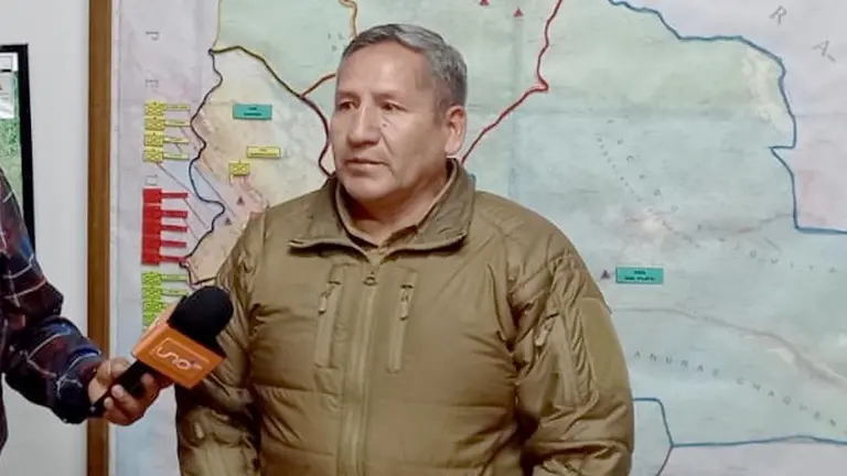 El viceministro de Lucha Contra el Contrabando, Luis Amílcar Velásquez, informa de la situación legal de los militares detenidos./ ABI