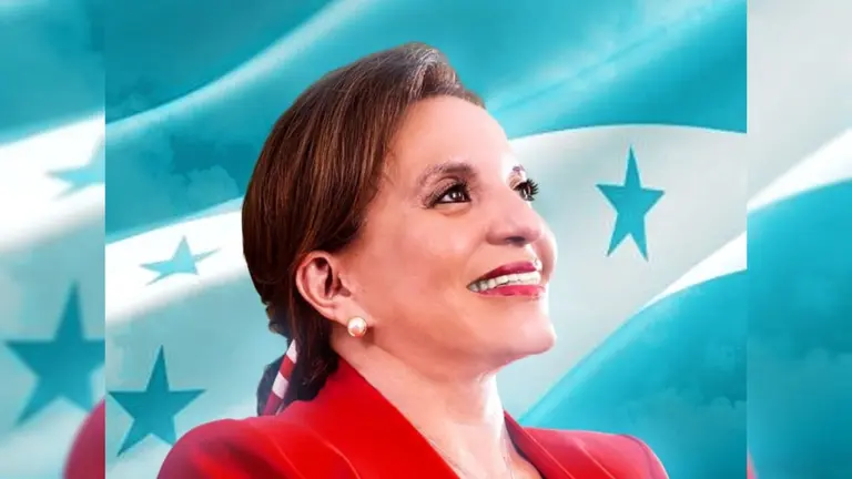 La presidenta de Honduras, Xiomara Castro, arrib&oacute; al Aeropuerto Internacional de Alcantari para participar de los actos por el Bicentenario. FACEBOOK XIOMARA CASTRO