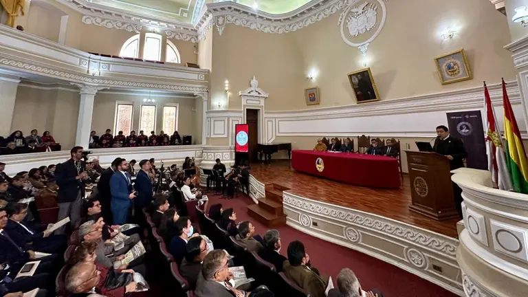 Con una moneda conmemorativa, el BCB rindi&oacute; homenaje a los 400 a&ntilde;os de creaci&oacute;n de la Universidad Mayor, Real y Pontificia de San Francisco Xavier. BCB
