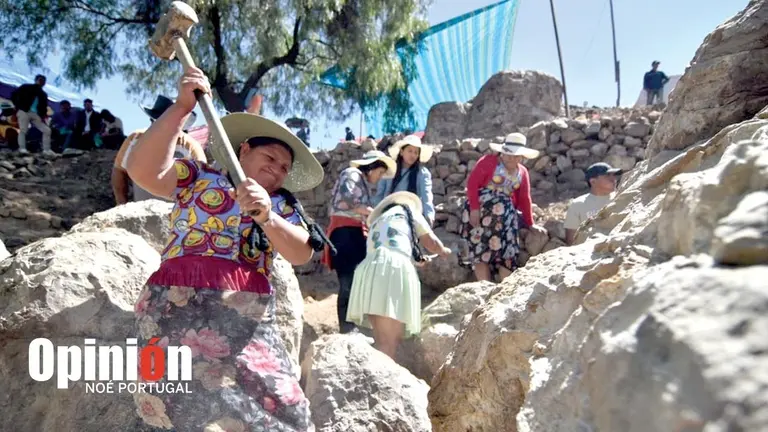 La extracci&oacute;n de piedras en una de las minas, este 11 de agosto./ NO&Eacute; PORTUGAL