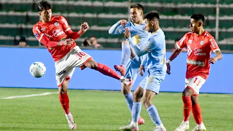 Incidencias del partido entre Bolívar (Bolivia) vs Cienciano (Perú), jugado en el estadio Hernando Siles, por la Copa Sudamericana./ APG