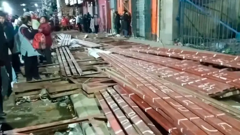 Grader&iacute;a en el piso, tras el incidente. TOMADA DE ERBOL