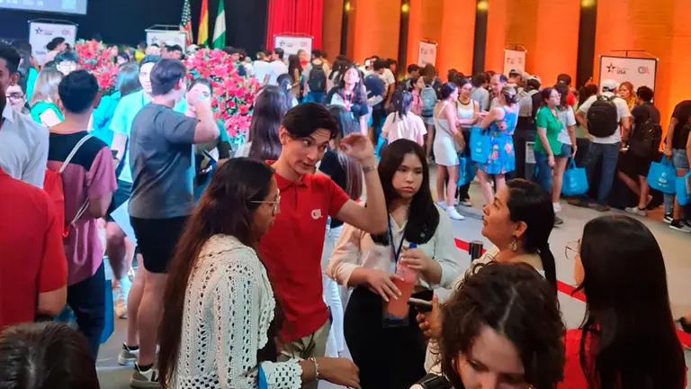 Arranc&oacute; la Feria EducationUSa. CORTES&Iacute;A