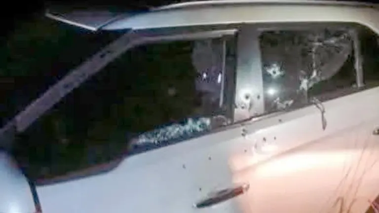 La víctima se encontraba dentro de su vehículo y recibió varios disparos que le causaron la muerte./ URGENTE.BO