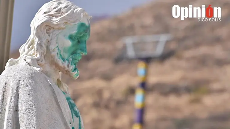 Esculturas del V&iacute;a Crucis del Cristo vandalizadas./ DICO SOL&Iacute;S
