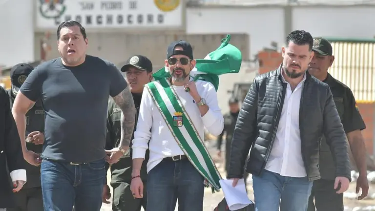 Luis Fernando Camacho sale del penal de Chonchocoro. APG