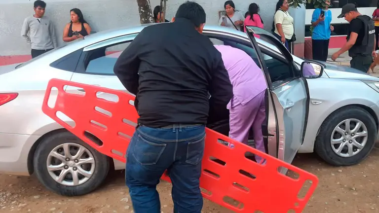 Momento del levantamiento de los cuerpos, en el Tr&oacute;pico./ CORTES&Iacute;A