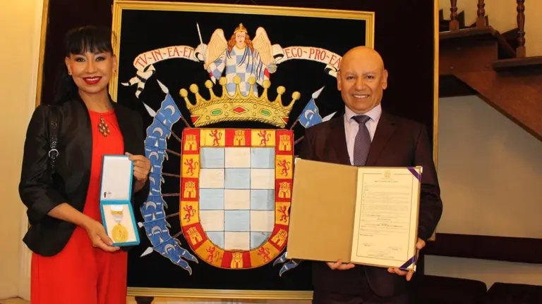 La Alcald&iacute;a otorg&oacute; la Medalla &ldquo;Hero&iacute;nas de la Coronilla&rdquo; a Perfumer&iacute;as Lux. PERFUMER&Iacute;A LUX