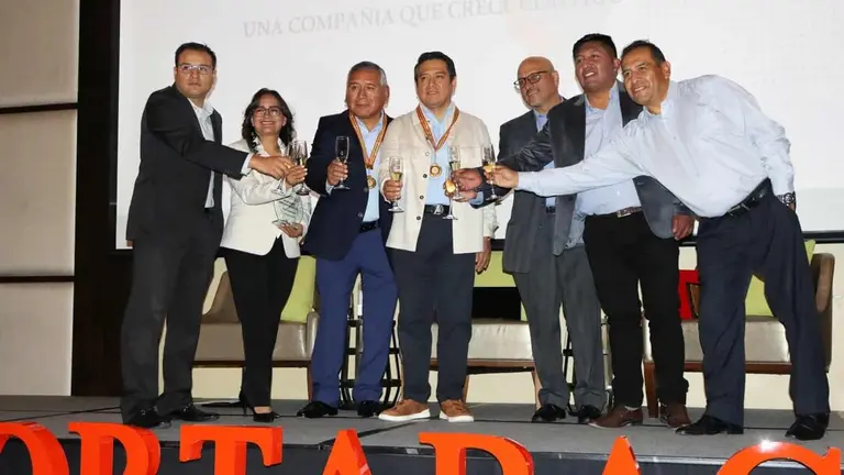 Los principales ejecutivos de Kortabaco, en el acto de su s&eacute;ptimo aniversario. KREAB