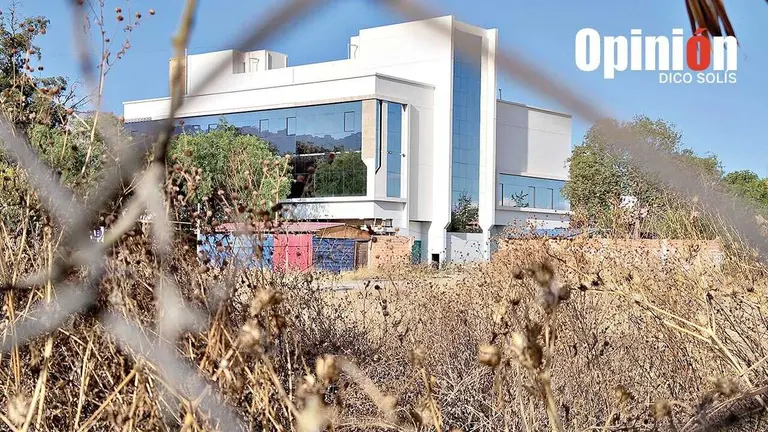 El sector donde debieran avanzar las obras de la Unidad de Radioterapia, en el ex Hip&oacute;dromo, este 24 de septiembre./ DICO SOL&Iacute;S