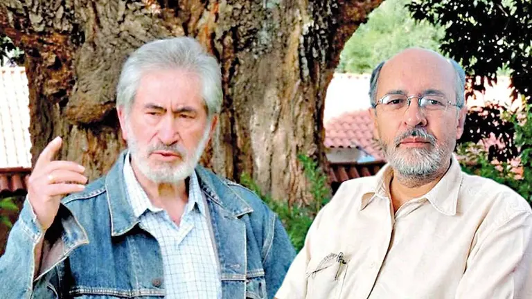 El periodista e historiador Carlos Soria Galvarro y el fallecido diplom&aacute;tico, escritor y economista Gustavo Rodr&iacute;guez Ostria. / FUNDACI&Oacute;N PARA EL PERIODISMO/CORREO DEL SUR