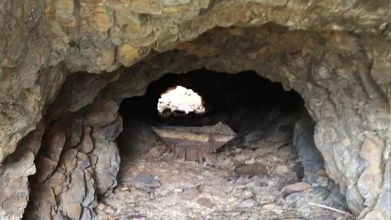 Hallan cad&aacute;ver dentro de una mina abandonada en Oruro. /Fiscal&iacute;a