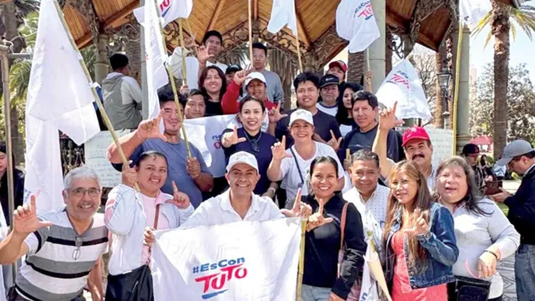 Seguidores de la Alianza Libre, en plena campa&ntilde;a./ ALIANZA LIBRE