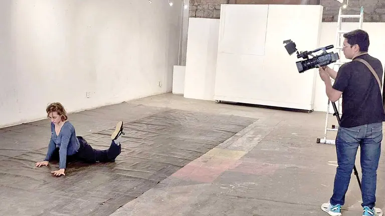 Puesta en escena del performativo musical &ldquo;Confused and Affected&rdquo;./ CORTES&Iacute;A