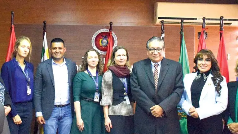 Magistrados del TCP, junto a la misión de la UE./ TRIBUNAL CONSTITUCIONAL PLURINACIONAL