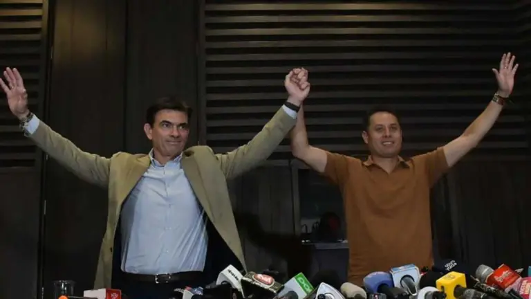 Rodrigo Paz (i) y Edmand Lara (d) en la sede de Gobierno. APG