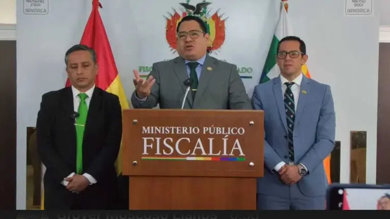 El fiscal general del Estado, Roger Mariaca, posesion&oacute; a Jos&eacute; Ernesto Mogro como nuevo fiscal departamental de Tarija. CAPTURA DE PANTALLA