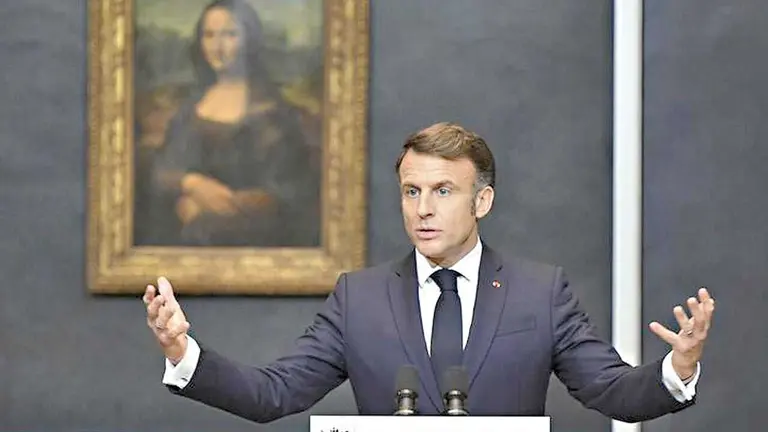 El presidente de Francia, Emmanuel Macron, en el museo parisino Louvre./ DW