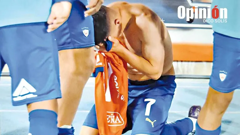 Álex Cáceres dio el triunfo escarlata./ DICO SOLIS