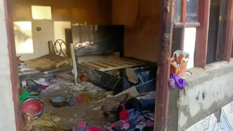 Habitaci&oacute;n de una casa en Quillacollo afectada por un incendio. UNITEL
