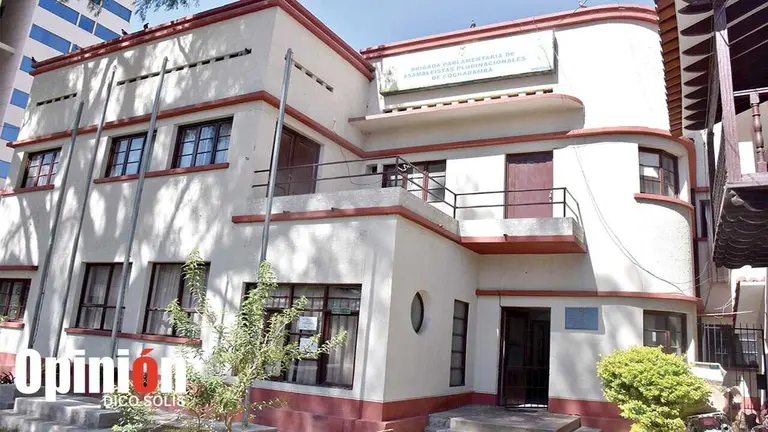 La fachada de la Brigada Parlamentaria de Cochabamba./ DICO SOL&Iacute;S