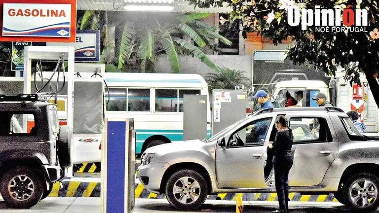 El transporte se abastece con di&eacute;sel y gasolina en los surtidores./ NO&Eacute; PORTUGAL
