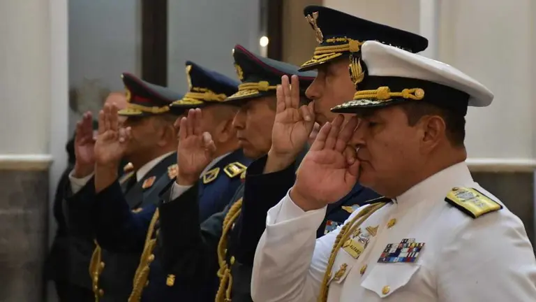 El nuevo Alto Mando Militar toma juramento. APG