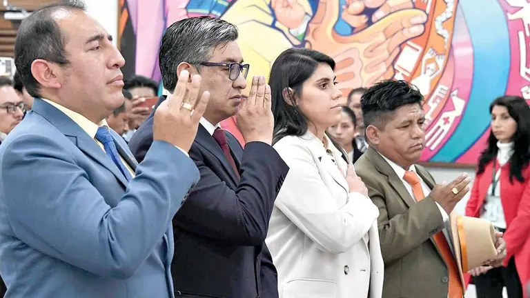 Los cuatro viceministros nuevos de Paz: Wilson Santamar&iacute;a, Julio H&eacute;ctor Linares, Andrea Barrientos y Ren&eacute; Flores Trujillo./ APG