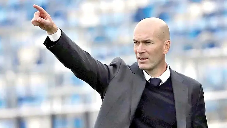 Zinadine Zidane estar&iacute;a listo para dirigir a los Galos./ ONDA CERO