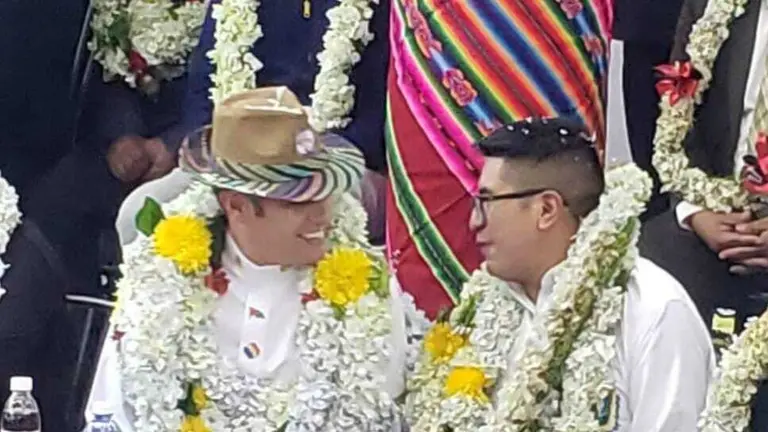 Edmand Lara (i) con el tiktoker Gabriel Mamani (d), precandidato para la Alcald&iacute;a de El Alto. UNITEL