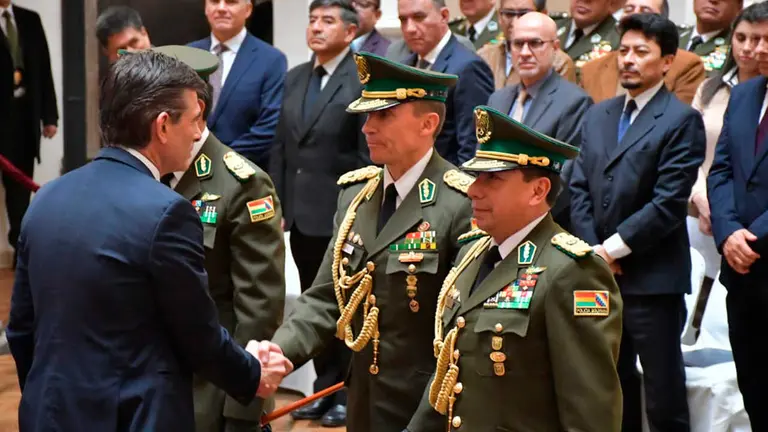 Posesi&oacute;n del nuevo comandante de la Polic&iacute;a./ APG