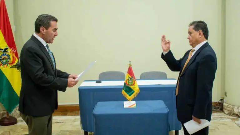 Posesi&oacute;n de Omar Pe&ntilde;aloza como viceministro de Ciencia y Tecnolog&iacute;a.
