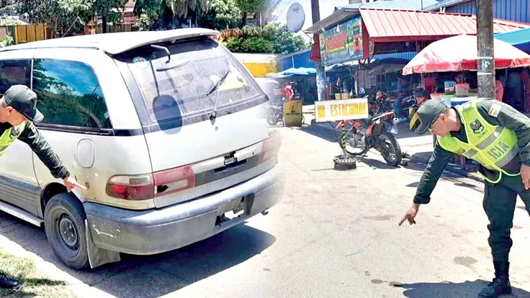 Polic&iacute;a procesa el lugar donde la ni&ntilde;a fue atropellada en Chimor&eacute;, Tr&oacute;pico de Cochabamba. / CORTES&Iacute;A