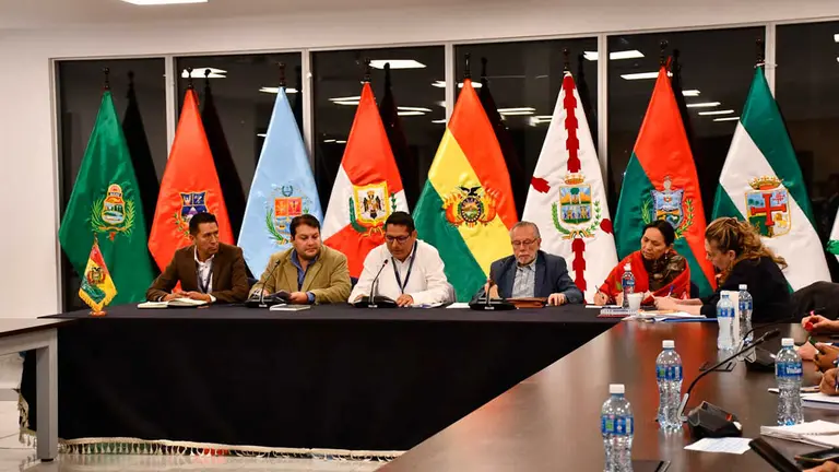 Conferencia de prensa de la Comisi&oacute;n, sobre los resultados. APG