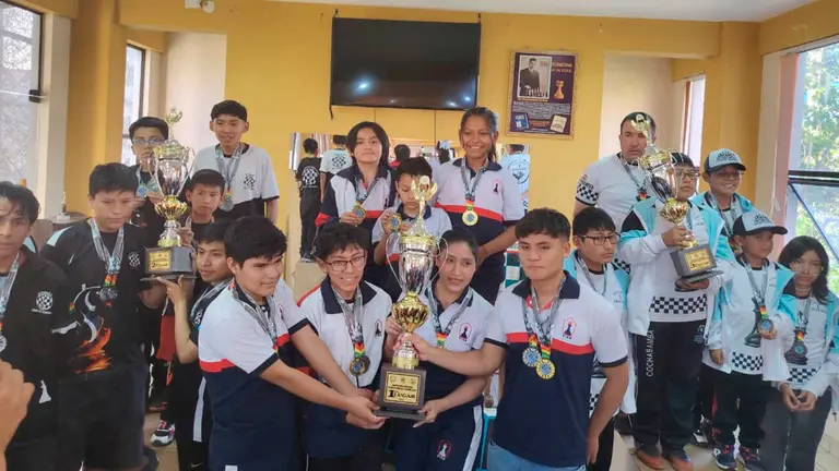 Los ganadores del torneo nacional interclubes. FBA