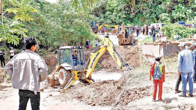Las tareas de ayuda a los afectados por las inundaciones en Santa Cruz contin&uacute;an. / APG