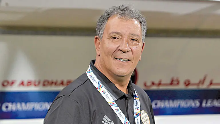 Inicia la era de Henk ten Cate comienza en Surinam.  / TAXI PRO