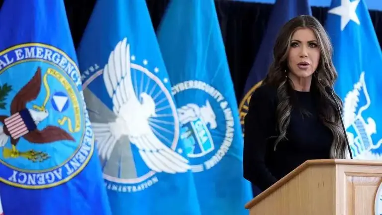 La secretaria de Seguridad Nacional de Estados Unidos, Kristi Noem. DW