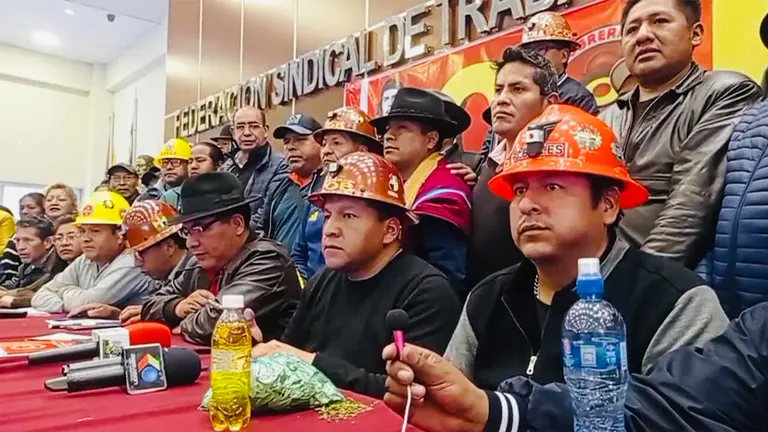 COB en conferencia de prensa esta Navidad. Urgente.