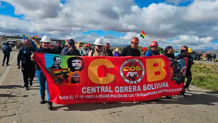 Segundo d&iacute;a de la marcha "Bolivia no se vende" de la COB. APG
