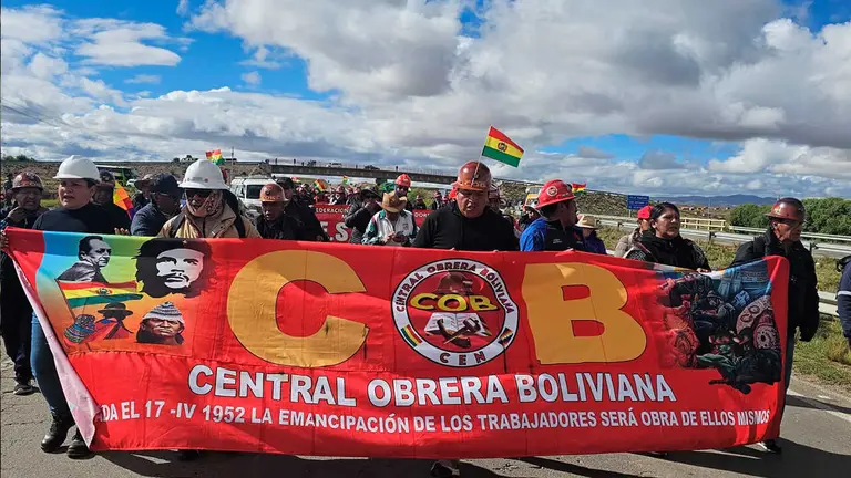 La marcha de los trabajadores hacia La Paz. APG